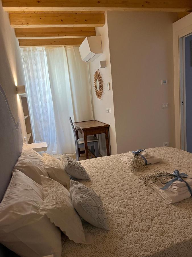 La Piccola Casa Al Lago - Intera Casa Con 3 Camere E 2 Box Saló Exterior foto