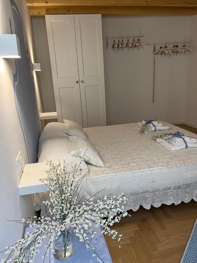 La Piccola Casa Al Lago - Intera Casa Con 3 Camere E 2 Box Saló Exterior foto