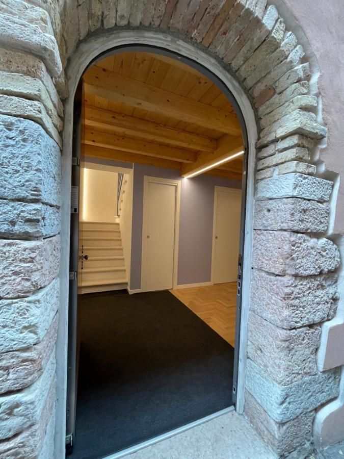 La Piccola Casa Al Lago - Intera Casa Con 3 Camere E 2 Box Saló Exterior foto