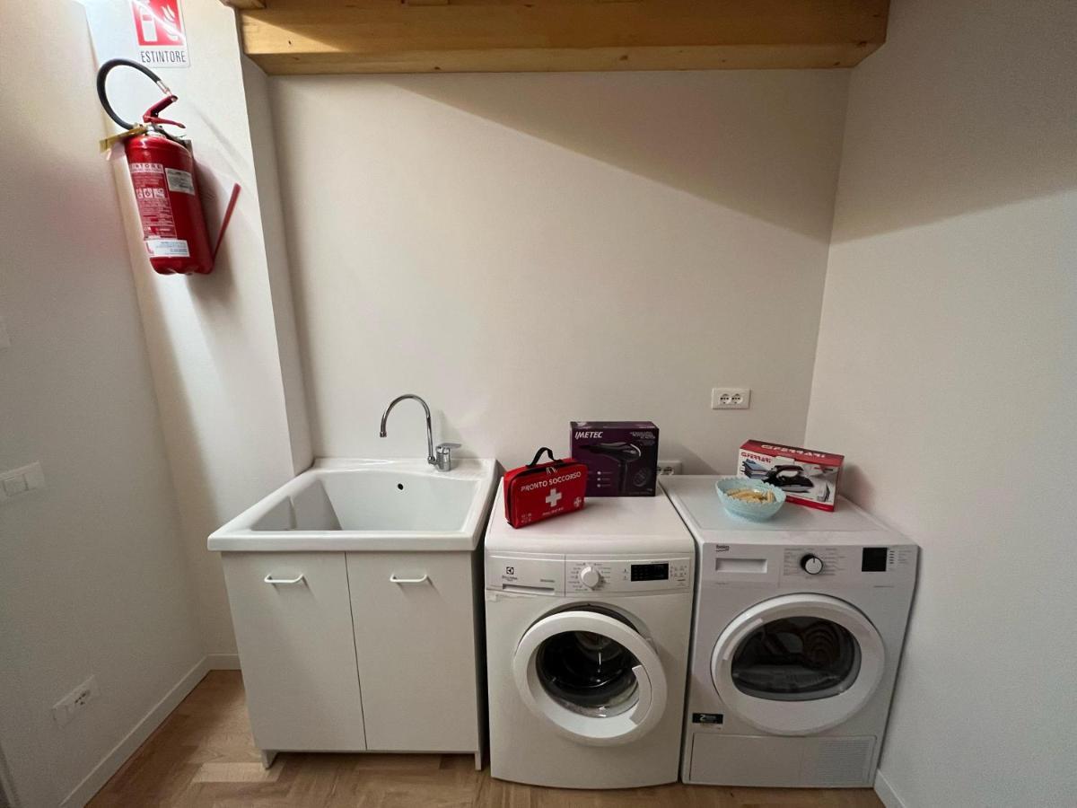 La Piccola Casa Al Lago - Intera Casa Con 3 Camere E 2 Box Saló Exterior foto