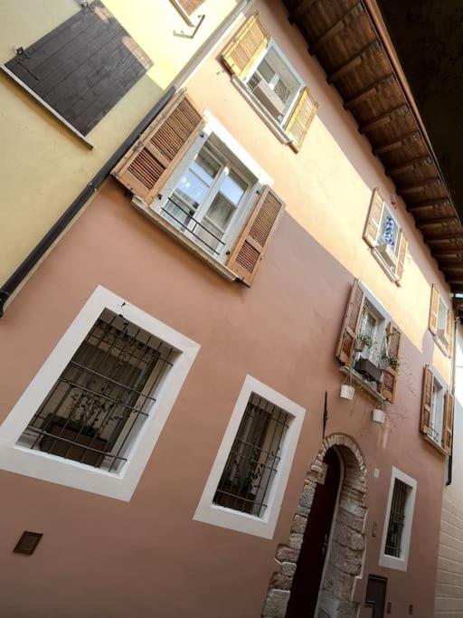 La Piccola Casa Al Lago - Intera Casa Con 3 Camere E 2 Box Saló Exterior foto