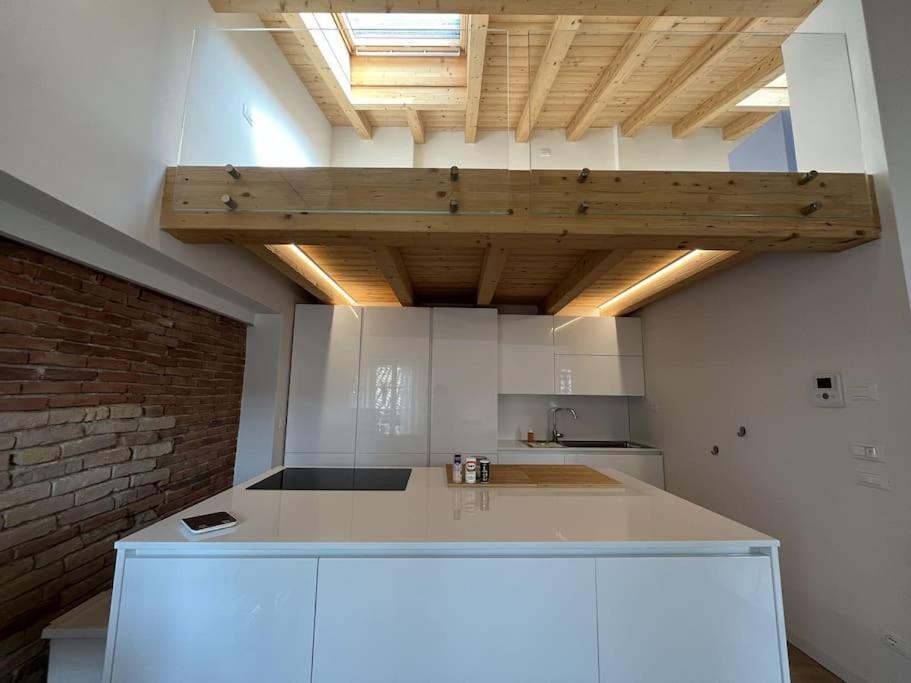 La Piccola Casa Al Lago - Intera Casa Con 3 Camere E 2 Box Saló Exterior foto