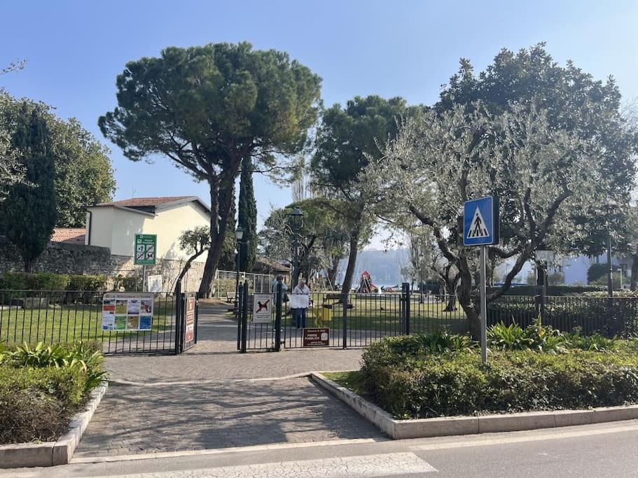 La Piccola Casa Al Lago - Intera Casa Con 3 Camere E 2 Box Saló Exterior foto