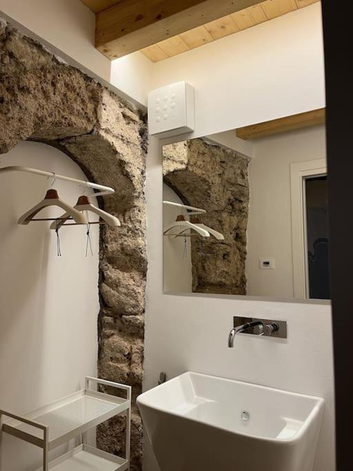 La Piccola Casa Al Lago - Intera Casa Con 3 Camere E 2 Box Saló Exterior foto