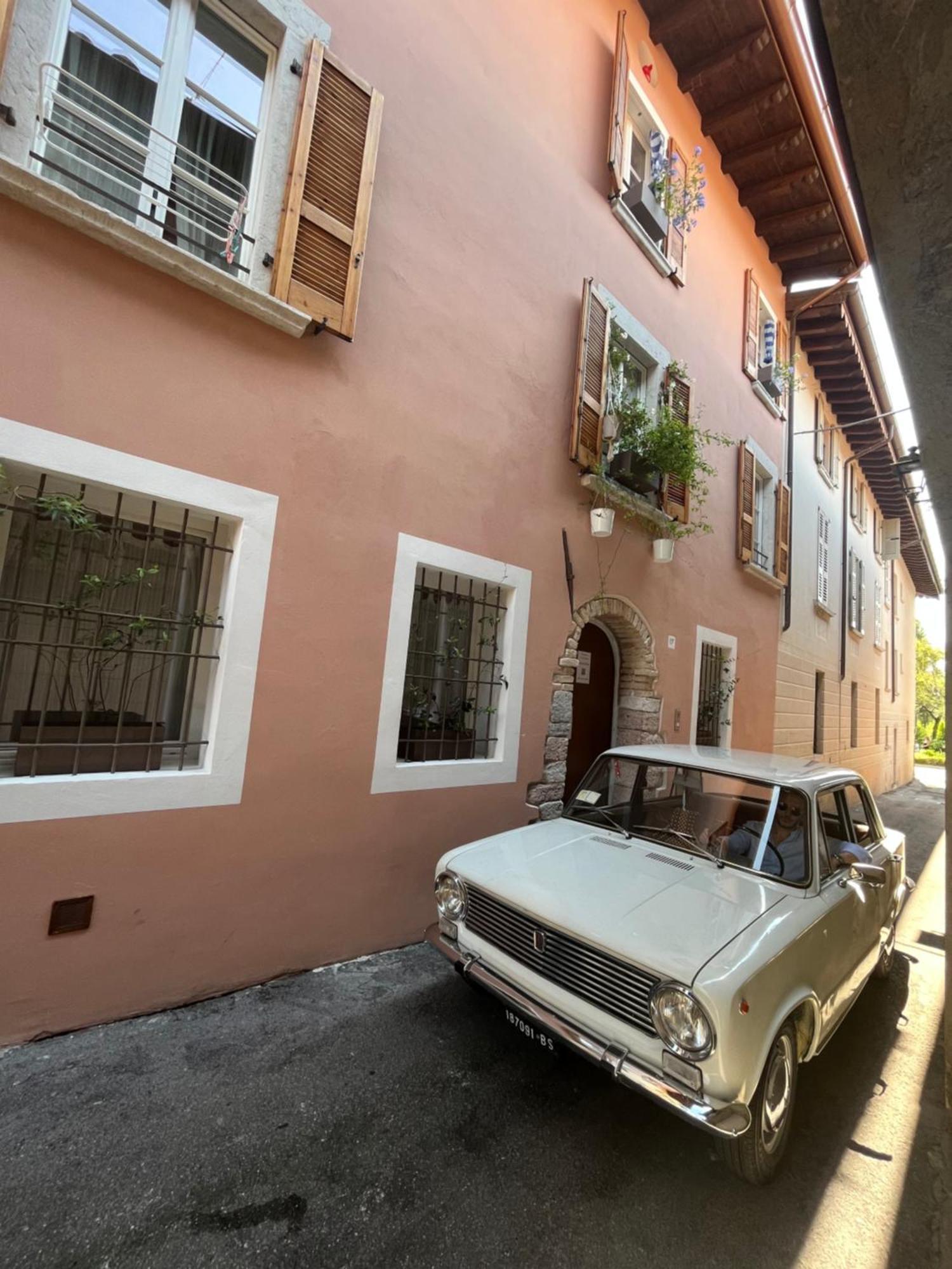La Piccola Casa Al Lago - Intera Casa Con 3 Camere E 2 Box Saló Exterior foto